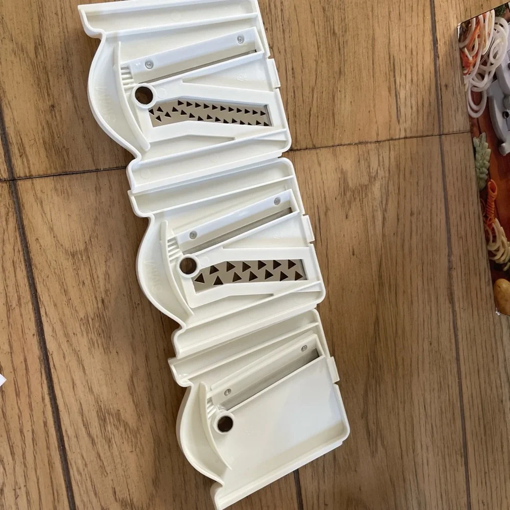 Spiral Vegetable Slicer Cutter Shreds by Paderno World cuisine
